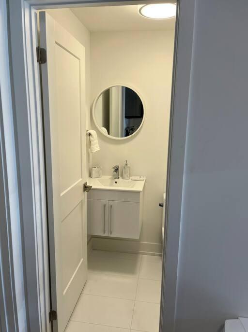 Lovely One Bedroom Condo With Free Parking ไนแอการาฟอลส์ ภายนอก รูปภาพ